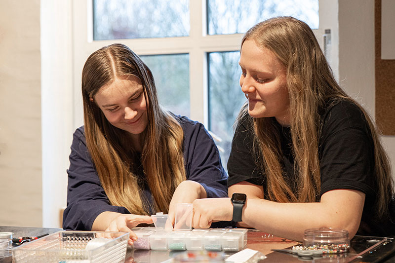 2-elever-har-krea-på-skals-efterskole